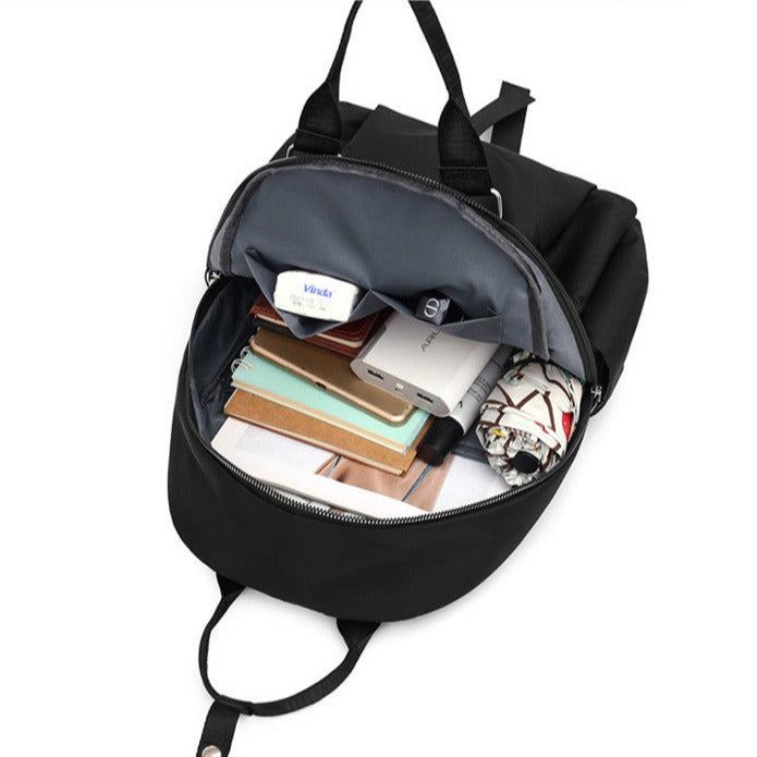 Sac à dos collégien avec pompon blanc